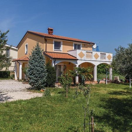 Nice Apartment In Kastel With Kitchen Екстериор снимка