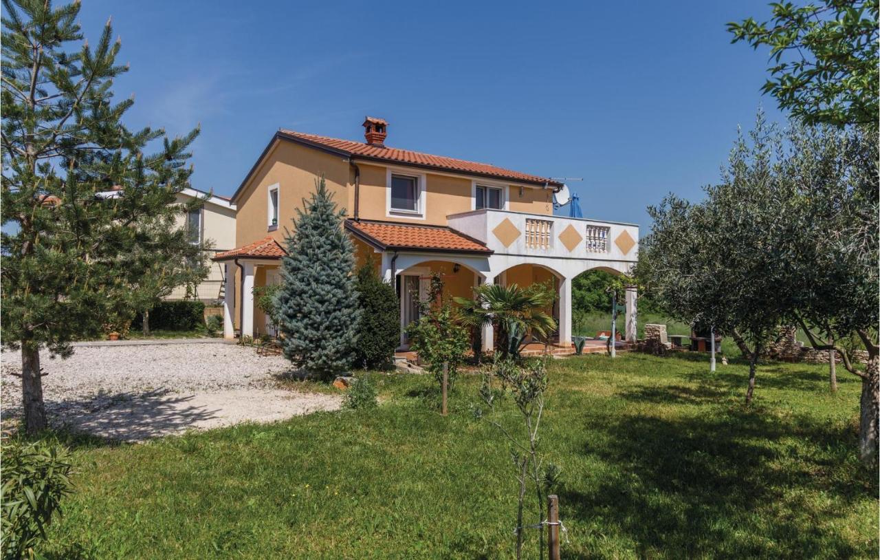 Nice Apartment In Kastel With Kitchen Екстериор снимка
