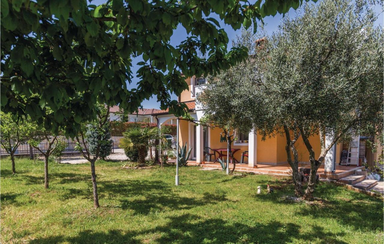 Nice Apartment In Kastel With Kitchen Екстериор снимка